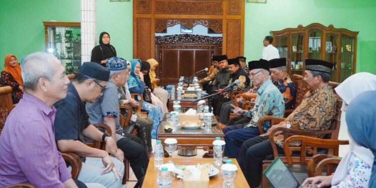 Dinas Kesehatan (Dinkes) Provinsi Jawa Timur bekerja sama dengan Badan Riset dan Inovasi Nasional (BRIN), melaksanakan pemetaan program kesehatan di Ponpes Wali Barokah. Foto: LINES.