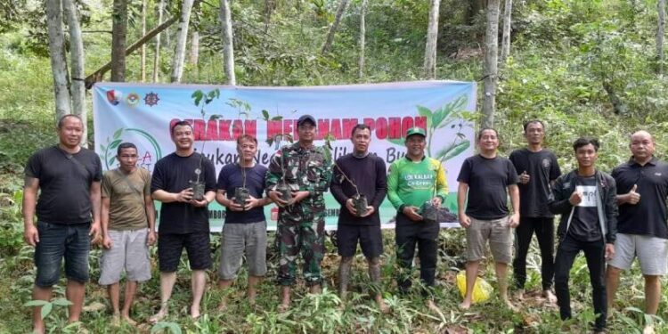Panglima Jilah bersama LDII Kalimantan Barat dan Pangkalan TNI AU (Lanud) Supadio berkolaborasi menanam pohon sekaligus kampanye lingkungan. Foto: LINES.