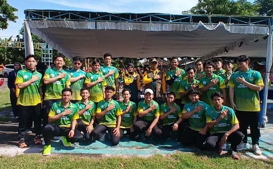 Pondok Pesantren (Ponpes) Wali Barokah Kota Kediri berpartisipasi dalam peringatan Hari Menanam Pohon Sedunia yang diselenggarakan oleh Pemerintah Kota Kediri. Foto: LINES.