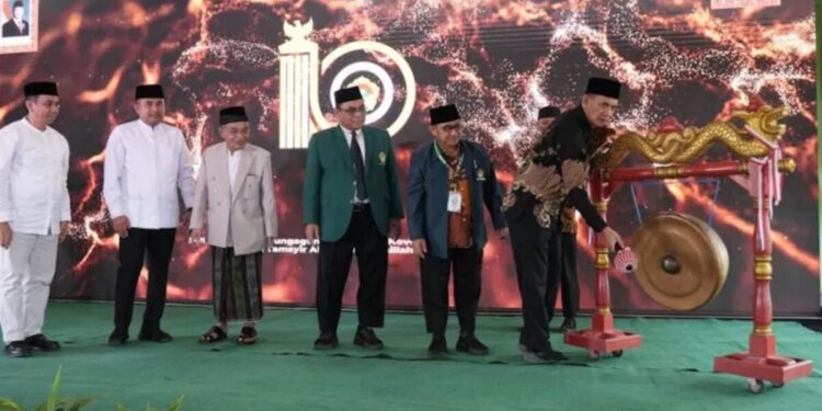 Bupati Tulungagung Gatot Sunu Wibowo yang diwakili Kepala Bakesbangpol Kabupaten Tulungagung, Agus Prijanto Utomo, membuka Musyawarah Daerah (Musda) X LDII Tulungagung. Foto: LINES