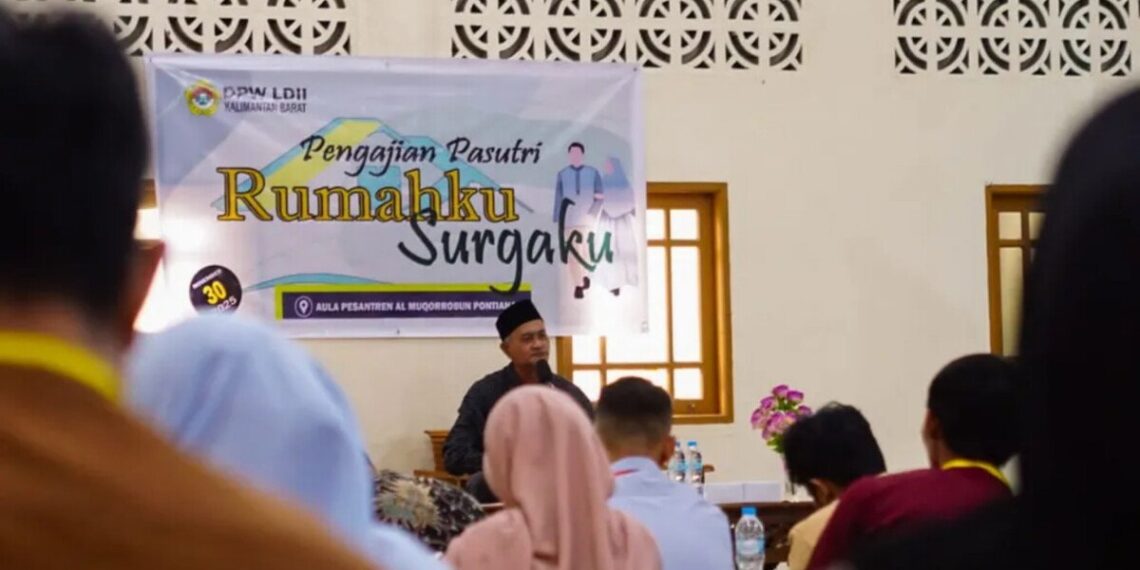LDII Kalimantan Barat (Kalbar) menggelar pengajian pasangan suami istri di Aula Pesantren Al Muqorrobun, Pontianak, Kalbar, pada Minggu (30/11). Foto: LINES