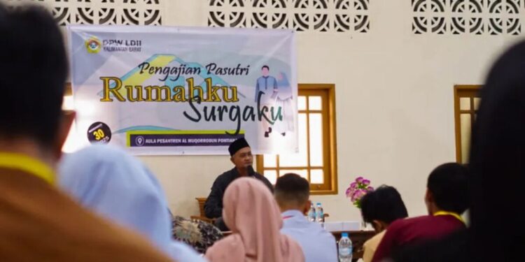 LDII Kalimantan Barat (Kalbar) menggelar pengajian pasangan suami istri di Aula Pesantren Al Muqorrobun, Pontianak, Kalbar, pada Minggu (30/11). Foto: LINES