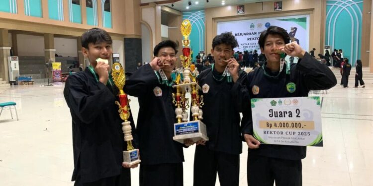 Santri Wali Barokah Boarding School berhasil meraih empat mendali emas dan Juara Umum 2 pada Kejuaraan Rektor Cup Pencak Silat 2025. Foto: LINES