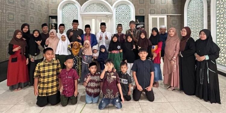 Penyuluh Agama Islam KUA Medan Sunggal, Paidi mengisi tausiyah kegiatan “Asrama Liburan Sekolah”. Foto: LINES.