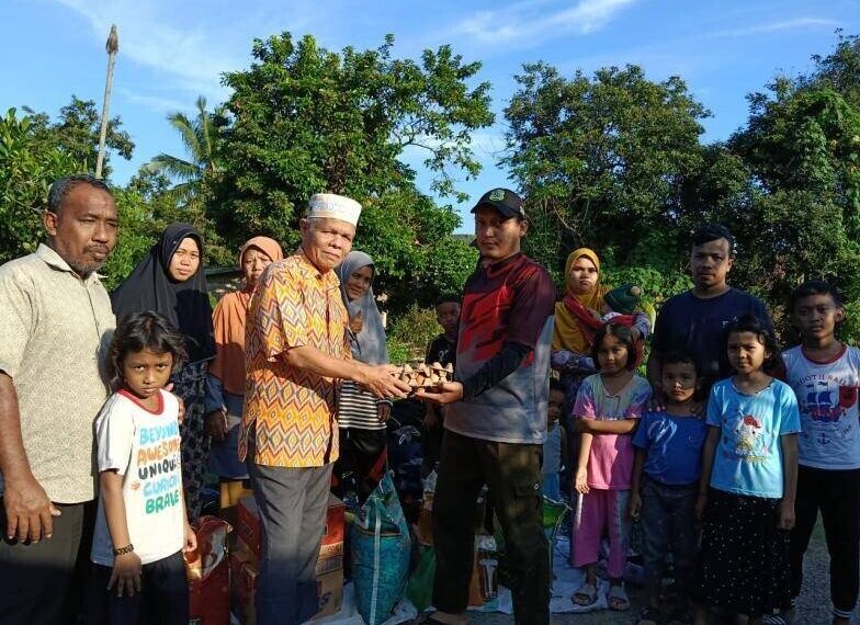 DPW LDII Aceh menyerahkan bantuan bagi korban banjir di Kabupaten Bireun. Foto: LINES.