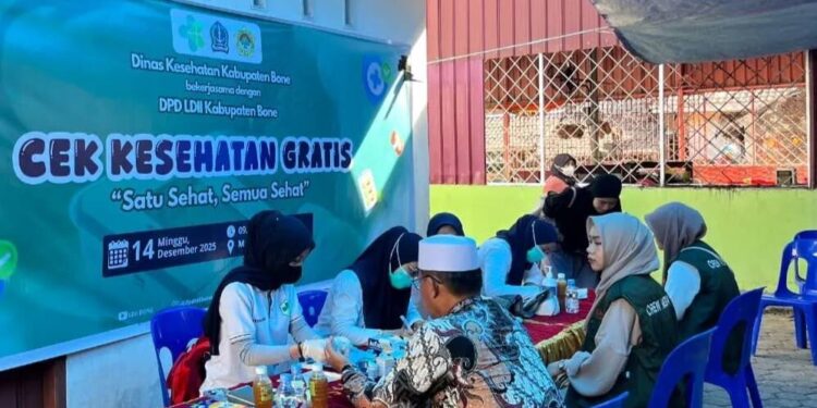 DPD LDII Bone bekerja sama dengan Dinas Kesehatan Kabupaten Bone menggelar Cek Kesehatan Gratis. Foto: LINES.