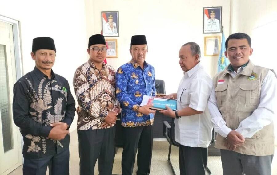 DPD LDII Kerinci audiensi dengan Bupati Kerinci, Monadi. Foto: LINES.