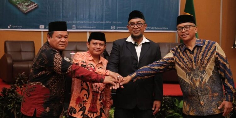 Bedah buku karya cendekiawan muslim Ahmad Ali yang dilaksanakan di Swiss-Belhotel Manado, Sulawesi Utara pada Kamis (27/11). Foto: LINES