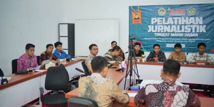 Departemen Komunikasi Informasi dan Media DPP LDII, bekerja sama dengan Yayasan Budi Utomo Gadingmangu, menggelar pelatihan jurnalistik mahir dasar. Foto: LINES.