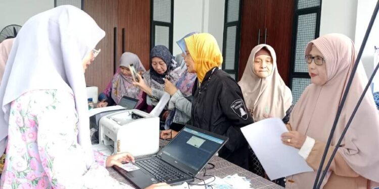 Kemenkes RI menggandeng Tirta Medical Centre dan DPD LDII Surabaya melakukan pemeriksaan HPV DNA. Foto: LINES.