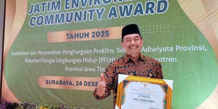 Pondok Pesantren Wali Barokah Kota Kediri meraih Penghargaan Eco Pesantren Kategori Pratama dari Gubernur Jawa Timur Khofifah Indar Parawansa. Foto: LINES.