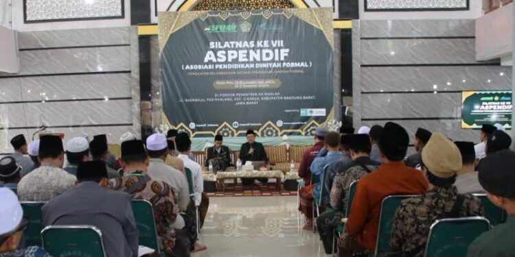 Pendidikan Diniyah Formal (PDF) Minhajurrosyidin menghadiri Silaturahmi Nasional VII Asosiasi Pendidikan Diniyah Formal. Foto: LINES.