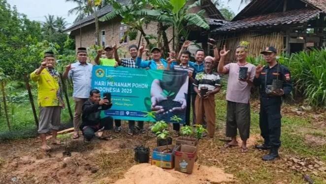 Memperingati Hari Menanam Pohon Indonesia (HMPI) 2025, PC LDII Adiluwih melaksanakan aksi penanaman pohon. Foto: LINES.