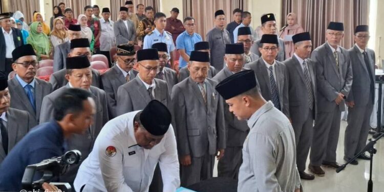 Ketua DPD LDII Kabupaten Majalengka, Atje Kusnadi dikukuhkan sebagai Wakil Ketua FKUB periode 2025–2030. Foto: LINES.
