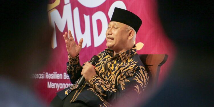 Ketum DPP LDII, KH.Chriswanto mengajak para ulama, pamong, guru, muballigh-muballighot dan orangtua untuk mendorong generasi muda melaksanakan kegiatan positif dan menghadiri Pengajian Akhir Tahun. Foto: LINES