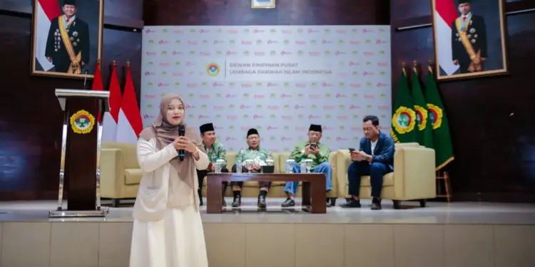 Pemaparan materi Muda & Melek (Strategi Dakwah Kalcer di Era Digital yang disampaikan oleh Fitri Utami dari LDII News Network. Foto: LINES