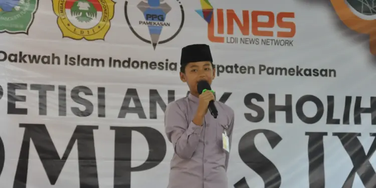 Kepala Seksi Penyelenggara Haji dan Umroh Kementerian Agama Kabupaten Pamekasan, KH. Ilyasak, resmi membuka Kompetisi Anak Sholih (KOMPAS) IX pada Minggu (1/12). Foto: LINES