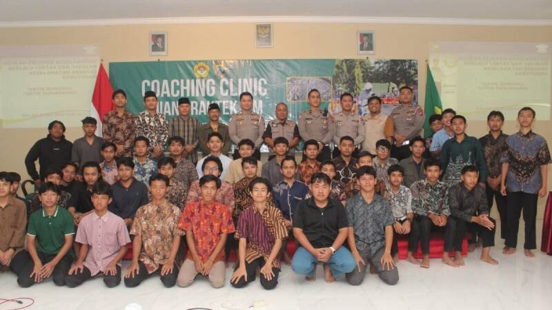 Satlantas Polres Jember bersama LDII menggelar coaching clinic untuk Ujian Praktek SIM. Foto: LINES.