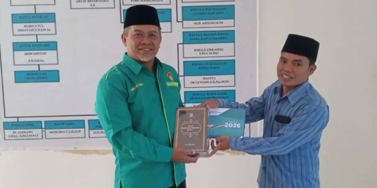 Ketua DPW LDII Kalimantan Barat, Susanto silaturahim ke Sekolah Tinggi Agama Islam (STAI) Mempawah. Foto: LINES.