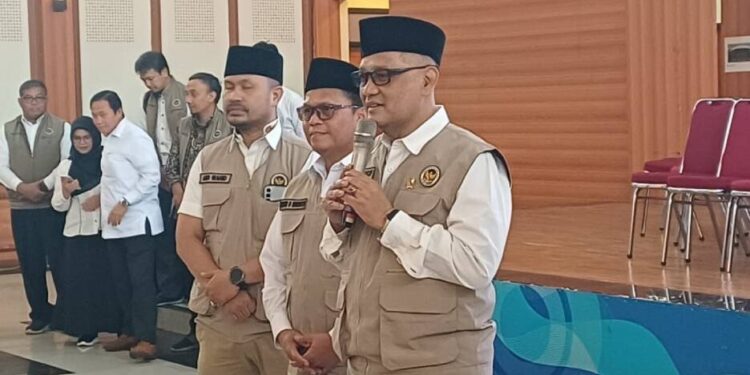 Menteri Haji dan Umrah (Menhaj) Mochamad Irfan Yusuf meninjau Diklat PPIH 2026. Foto: LINES.