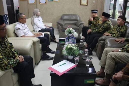 PC LDII Rawalumbu bersilaturahmi dengan jajaran Forum Koordinasi Pimpinan Kecamatan (Forkopimcam) serta tokoh agama di Kecamatan Rawalumbu, Bekasi. Foto: LINES.