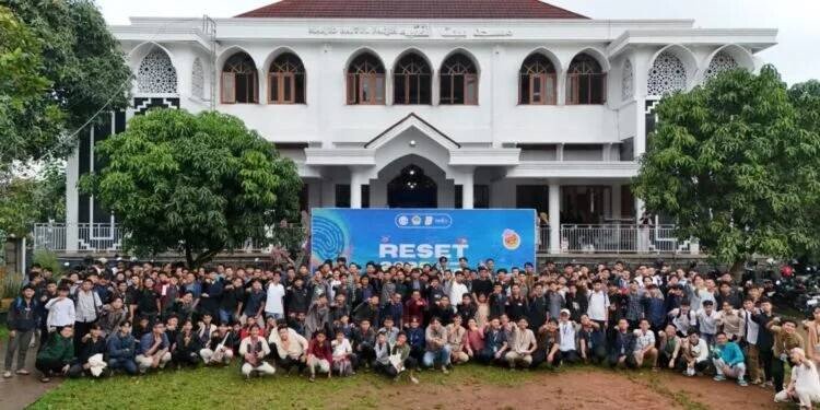 Generasi muda LDII Kota Depok mengikuti pengajian akhir tahun bertajuk “Recharge Energy and Set Your Future (RESET)”. Foto: LINES.