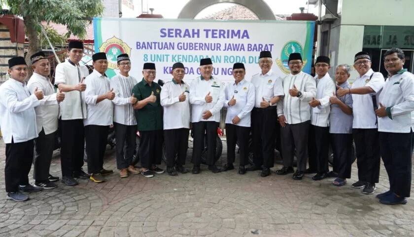 DPD LDII Kota Bekasi menerima bantuan delapan unit sepeda motor dari Pemprov Jawa Barat. Foto: LINES.