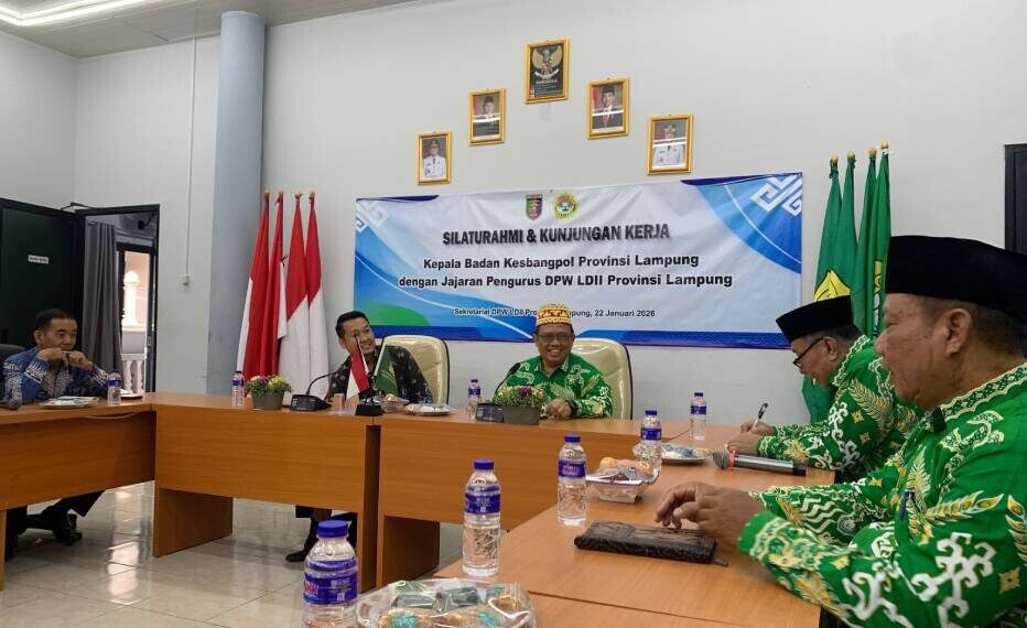 Badan Kesatuan Bangsa dan Politik (Kesbangpol) Provinsi Lampung silaturahim dengan pengurus DPW LDII Lampung. Foto: LINES.