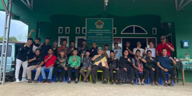 Silaturrahim dengan pengurus DPD LDII Kabupaten Tana Toraja, pada Minggu (28/12) di Makale, Tana Toraja. Foto: LINES.