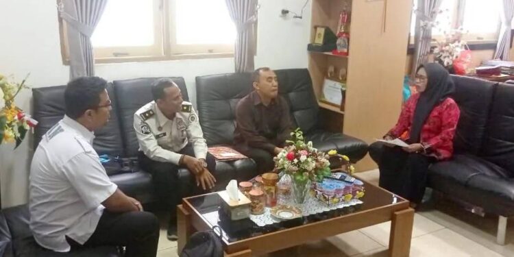 Kepala Kantor Kementerian Agama (Kemenag) Kota Jayapura Ani Matdoan menerima silaturahim pengurus LDII. Foto: LINES.