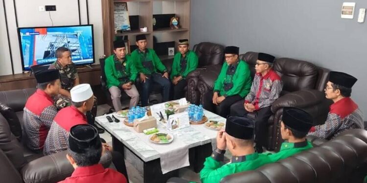 DPD LDII Kota dan Kabupaten Bima silaturahim dengan Komandan Kodim (Dandim) 1608/Bima. Foto: LINES.