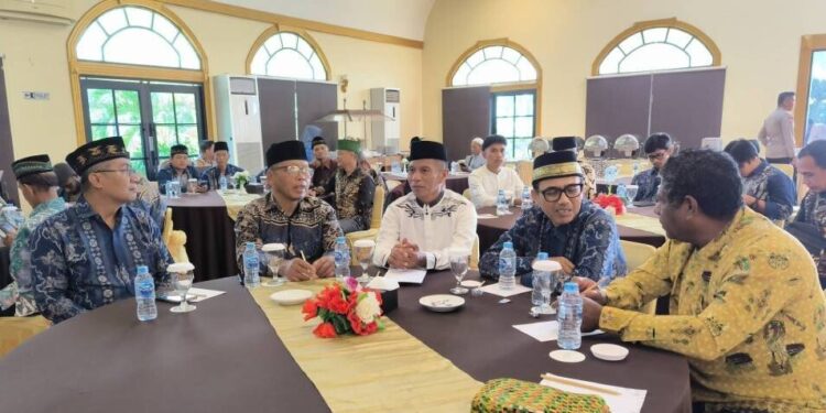 Pertemuan Tokoh Lintas Agama di Papua Barat menandatangani Deklarasi Damai. Foto: LINES.