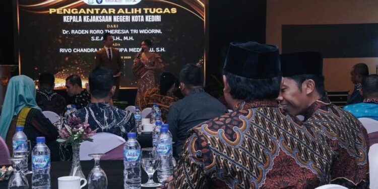 Pondok Pesantren (Ponpes) Wali Barokah menghadiri undangan malam perpisahan dan penyambutan Kepala Kejaksaan Negeri (Kajari) Kota Kediri. Foto: LINES.