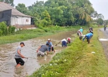 LDII Pegundan dan Pemdes Bersihkan Bantaran Sungai, Antisipasi Dampak Hujan Tinggi
