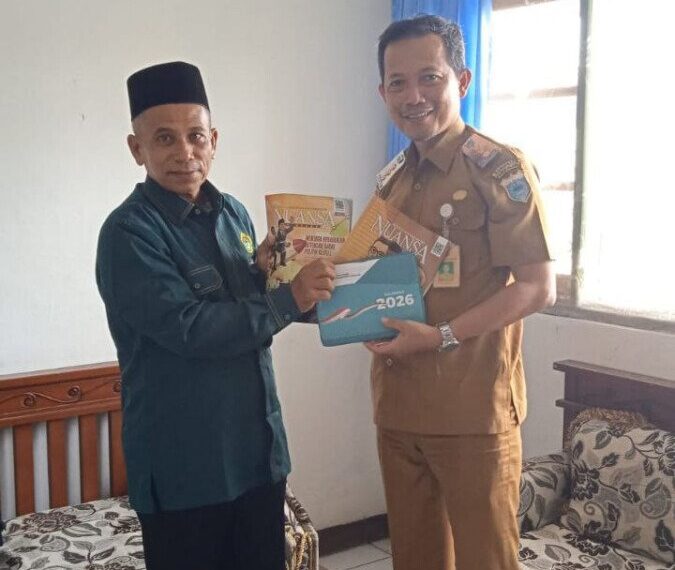 Untuk mempererat silaturahim dan sinergi dengan para pemangku kepentingan di tingkat kecamatan, PC LDII Kecamatan Labuan audiensi dengan Forum Koordinasi Pimpinan Kecamatan (Forkopimcam) Labuan. Audiensi dipimpin Ketua PC LDII Labuan, Suhari pada Sabtu (24/1). Foto: LINES