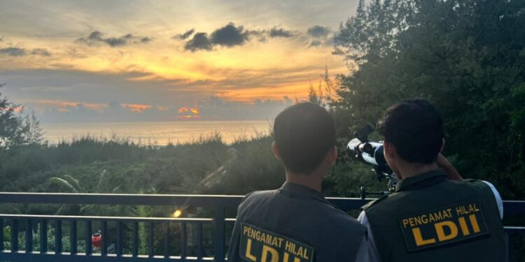 DPW LDII Aceh melaksanakan pengamatan hilal Syakban di Balai Observatorium Tgk Chik Kuta Karang, Aceh Besar, pada Senin (19/1). Foto: LINES