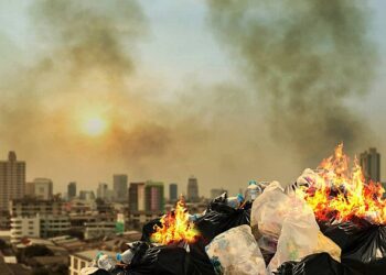 Stop Membakar Sampah: Kebiasaan Lama yang Diam-Diam Meracuni Kita