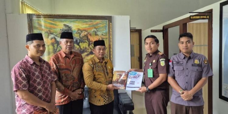Kejaksaan Negeri (Kejari) Pasangkayu menerima audiensi jajaran pengurus DPD LDII Kabupaten Pasangkayu. Foto: LINES.
