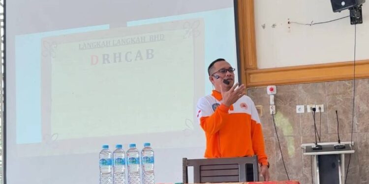 DPD LDII Kota Bontang bekerja sama dengan Badan Penanggulangan Bencana Daerah (BPBD) Kota Bontang menyosialisasikan Pelatihan Bantuan Hidup Dasar kepada remaja LDII. Foto: LINES.