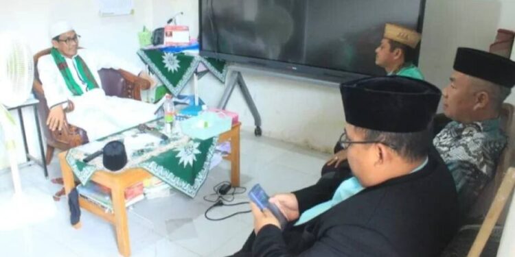 Cendekiawan Nahdlatul Ulama (NU) Ahmad Ali silaturahim dengan Pimpinan Wilayah (PW) Muhammadiyah Sulawesi Barat. Foto: LINES.