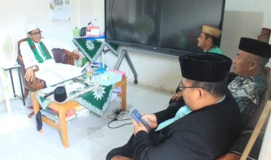 Cendekiawan Nahdlatul Ulama (NU) Ahmad Ali silaturahim dengan Pimpinan Wilayah (PW) Muhammadiyah Sulawesi Barat. Foto: LINES.