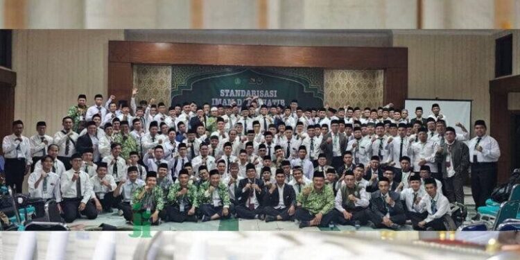 Dewan Masjid Indonesia (DMI) Kabupaten Bandung menggelar kegiatan Standarisasi Imam dan Khatib. Foto: LINES.