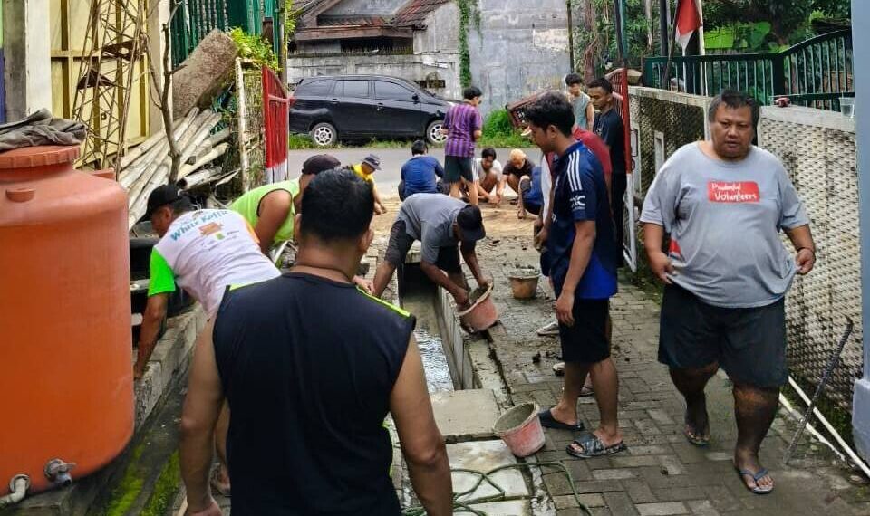 PAC LDII Periuk Jaya Tangerang menggelar kerja bakti jelang Ramadan. Foto: LINES.