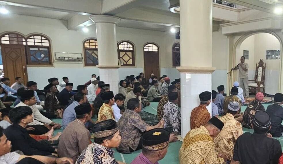 DPD LDII Kabupaten Magetan menggelar edukasi penggunaan media sosial bagi warga dan santri di Pondok Pesantren Baitul ‘Ulum Al-Islami, Plaosan, Magetan. Foto: LINES.