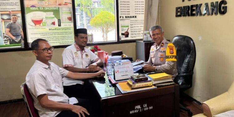 Wakil Kepala Kepolisian Resor (Wakapolres) Enrekang Kompol Ali Maksum menerima silaturahim pengurus DPD LDII Kabupaten Enrekang. Foto: LINES.