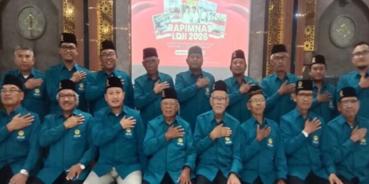 Pengurus DPD LDII Kabupaten Sukoharjo mengikuti Rapat Pimpinan Nasional (Rapimnas) LDII secara daring. Foto: LINES.