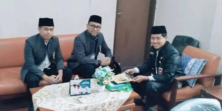 PC LDII Tanah Abang berkunjung ke Kantor Urusan Agama (KUA) Kecamatan Tanah Abang. Foto: LINES.