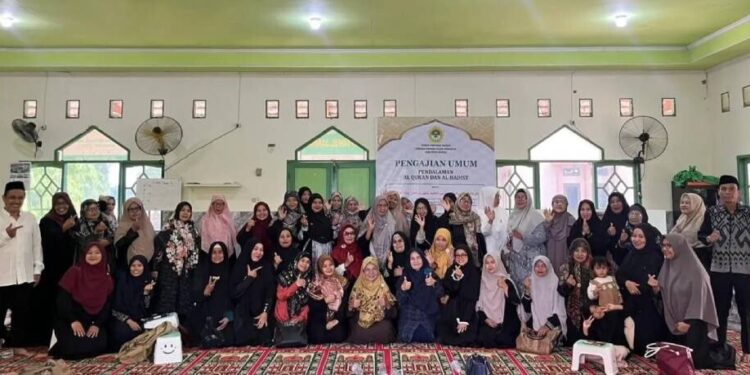 LDII Kabupaten Maros menghelat pengajian ibu-ibu yang dihadiri pengurus Majelis Ulama Indonesia (MUI) Maros. Foto: LINES.