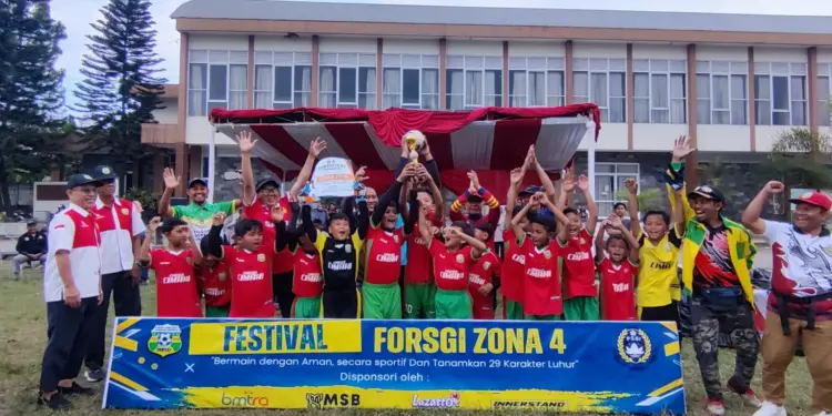 Forum Sepak Bola Generasi Indonesia (Forsgi) menggelar Festival Forsgi Jawa Barat Zona 4 bertema Bermain dengan Aman, secara Sportif dan Tanamkan 29 Karakter Luhur”. Foto: LINES