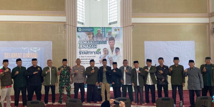 Majelis Ulama Indonesia (MUI) Kecamatan Ciparay menyelenggarakan bimbingan pemulasaraan jenazah sesuai syariat Islam. Kegiatan itu diselenggarakan di Masjid Darussalam LDII, Ciparay, Kabupaten Bandung, Jawa Barat pada Minggu (25/1/2026). Foto: LINES